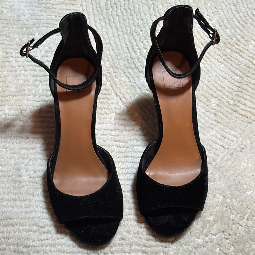 14th‎ & Union Black Velvet Heels ankle strap sandals sz 7M